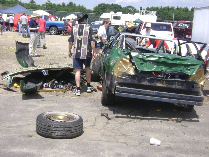 Illustration for article titled The 24 Hours Of LeMons New England 2009 Über Gallery, Part 4